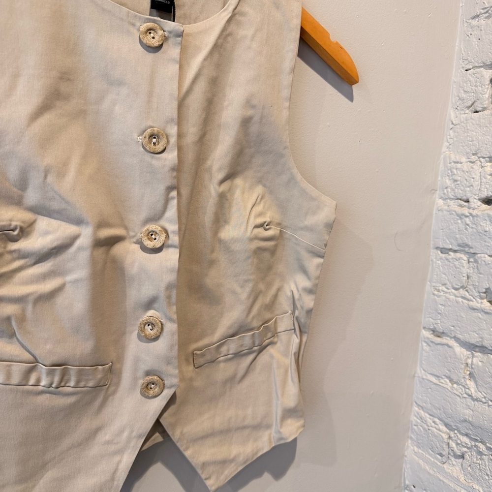 PrettyLittleThing Tan Button Down Vest - Picture 4 of 7